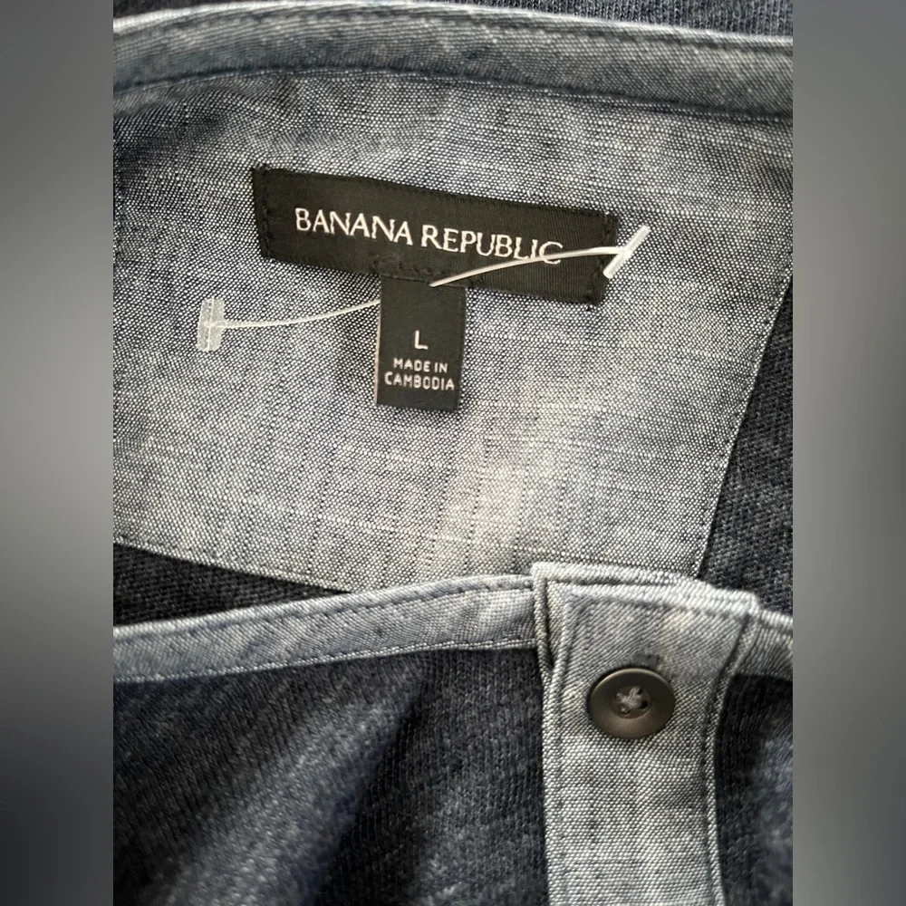 Banana Republic men’s top in blue size large